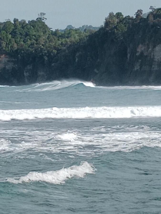 Rumah Nalu Surf Camp Krui ภายนอก รูปภาพ