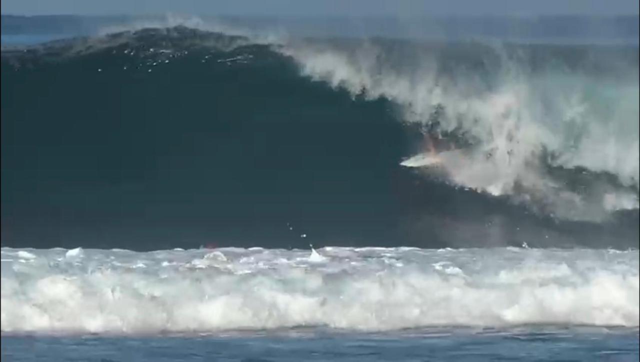 Rumah Nalu Surf Camp Krui ภายนอก รูปภาพ