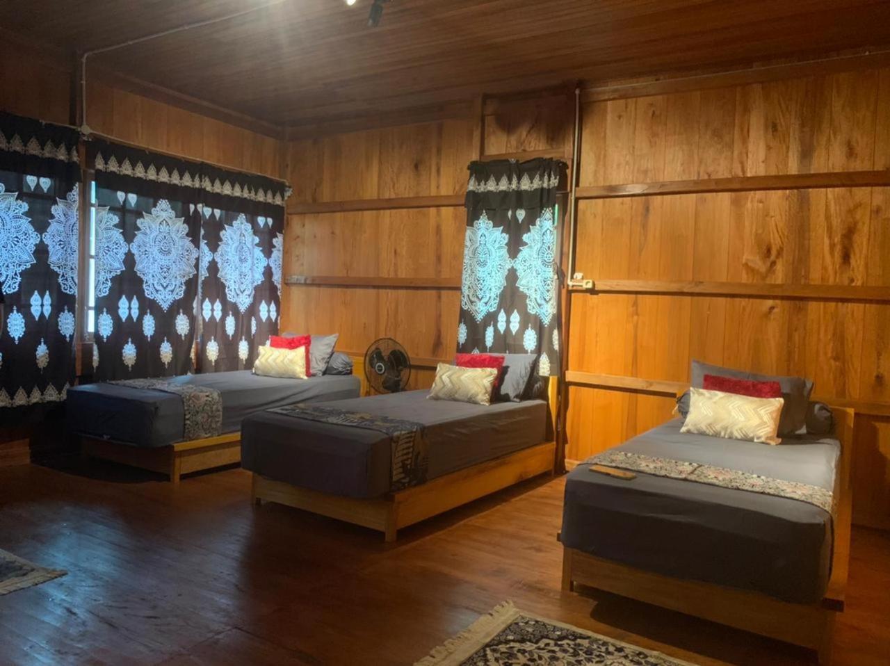 Rumah Nalu Surf Camp Krui ภายนอก รูปภาพ